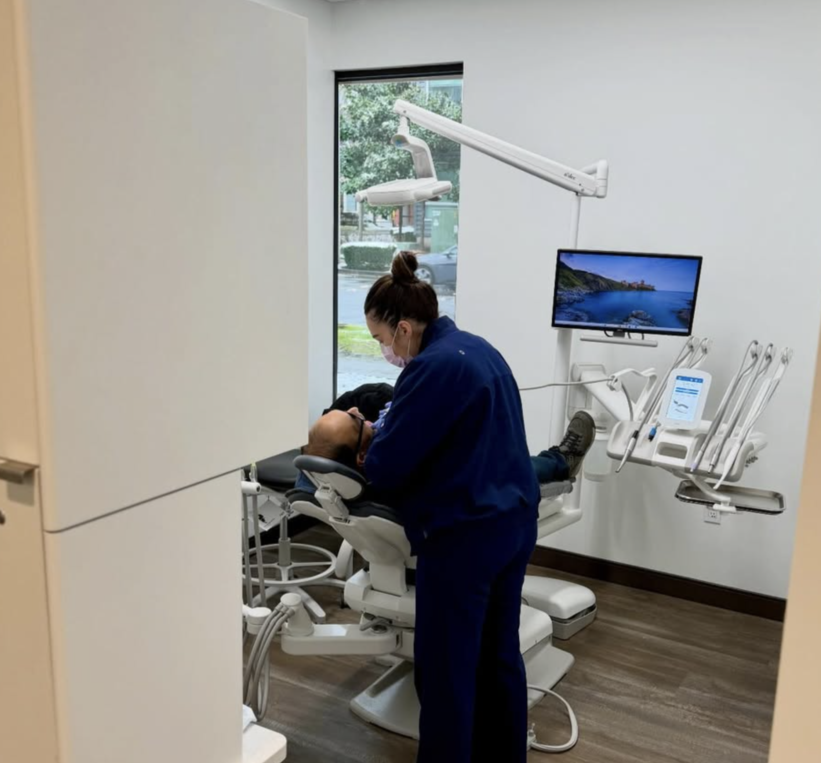 Dentist in Redmond providing comprehensive family and implant care under one roof